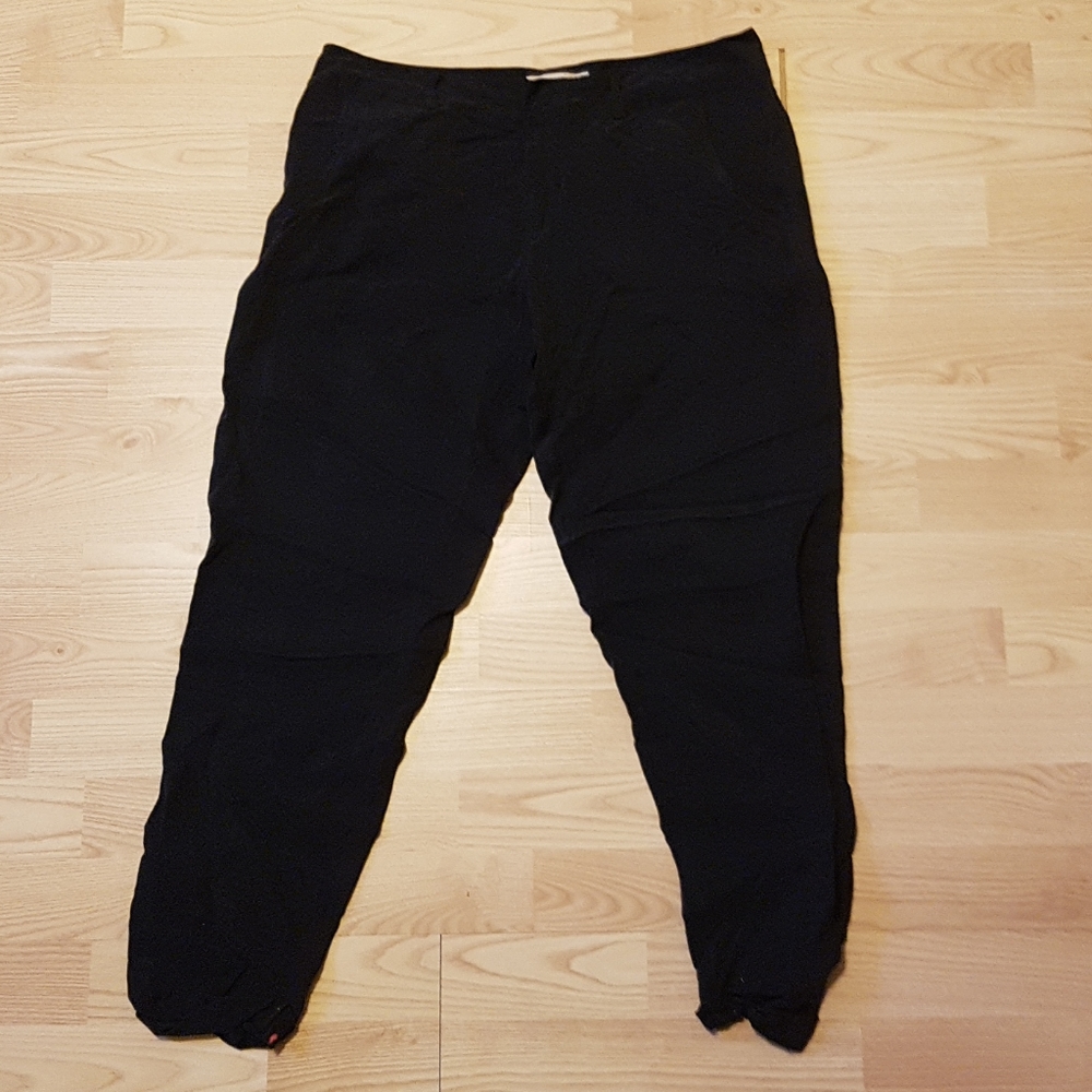 Lightweight guess capris